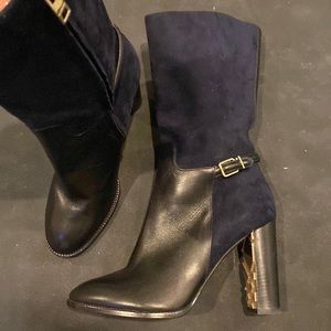 Burberry like new Navy boots, Gold check inside the heel!